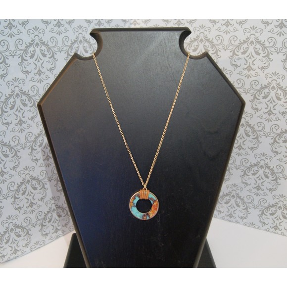 NWT Stone Circle Necklace Periwinkle by Barlow Gold Tone Adjustable New Age - Picture 2 of 6